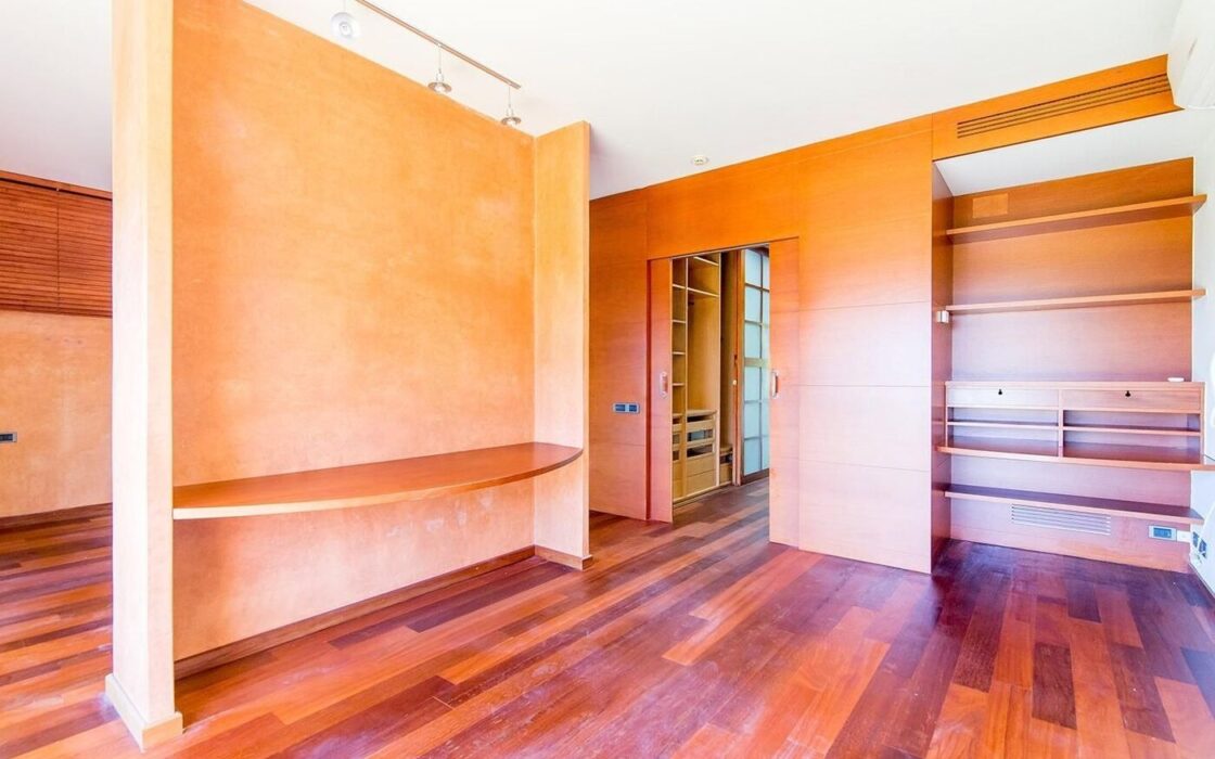 Елегантний особняк з басейном у Педральбесі, Барселона