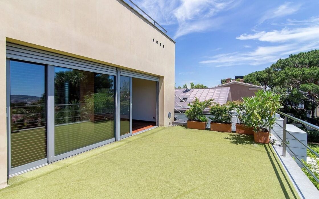 Елегантний особняк з басейном у Педральбесі, Барселона