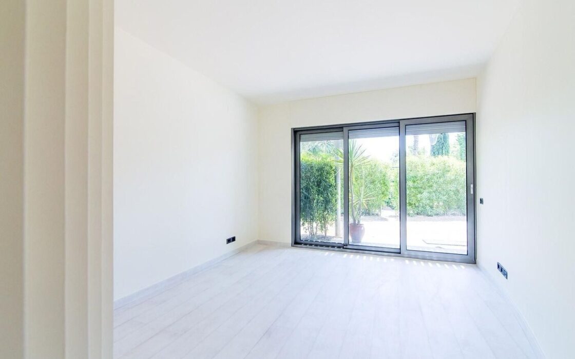 Елегантний особняк з басейном у Педральбесі, Барселона