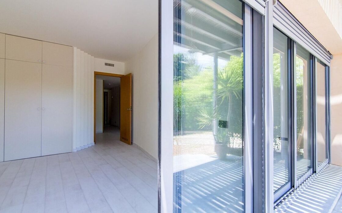 Елегантний особняк з басейном у Педральбесі, Барселона