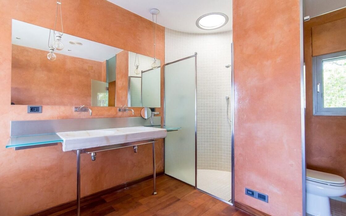 Елегантний особняк з басейном у Педральбесі, Барселона