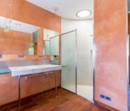 Елегантний особняк з басейном у Педральбесі, Барселона