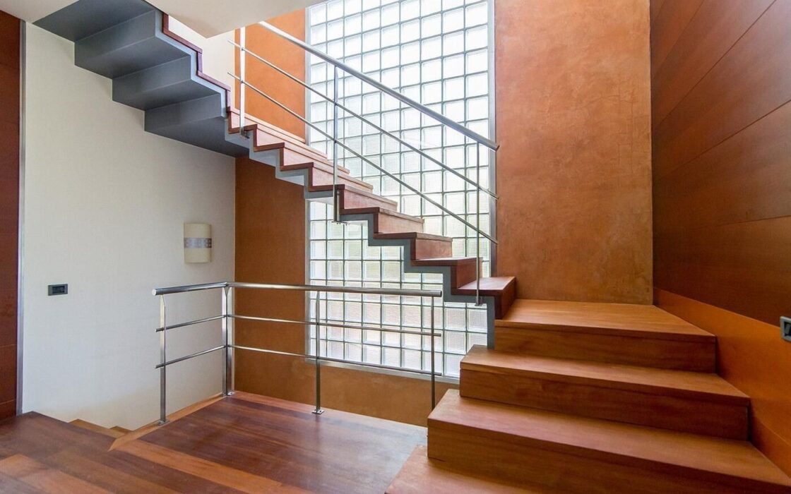 Елегантний особняк з басейном у Педральбесі, Барселона