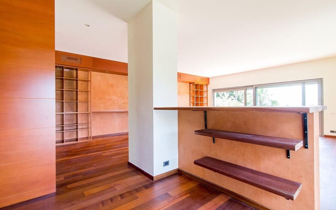 Елегантний особняк з басейном у Педральбесі, Барселона