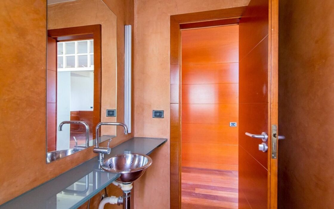 Елегантний особняк з басейном у Педральбесі, Барселона