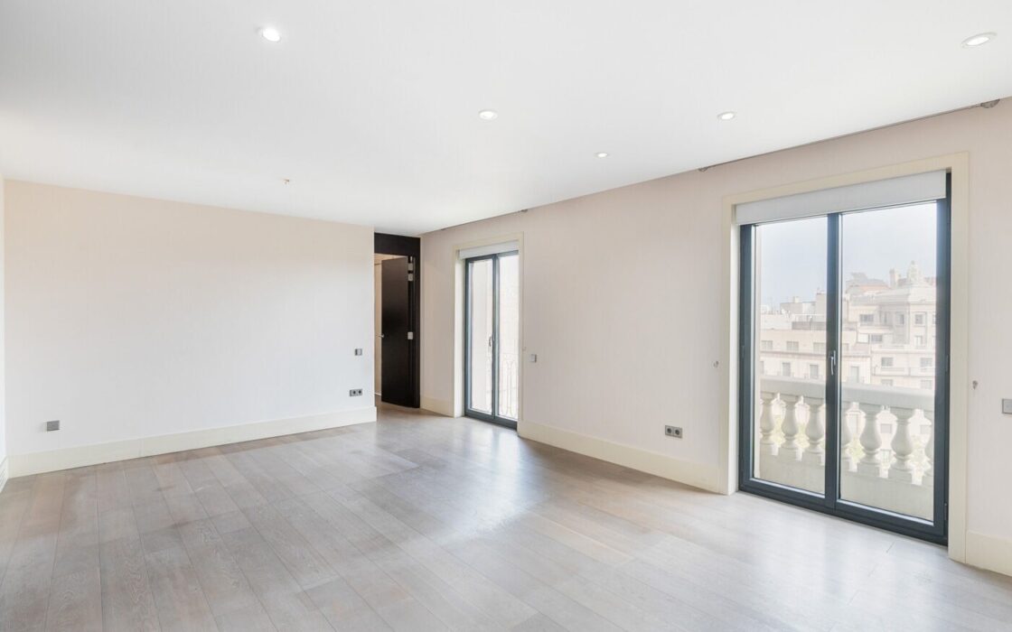 Квартира с видом на Ла Педреру в Барселоне 3 комнаты 140 кв.м