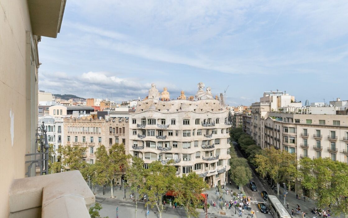 Квартира с видом на Ла Педреру в Барселоне 3 комнаты 140 кв.м