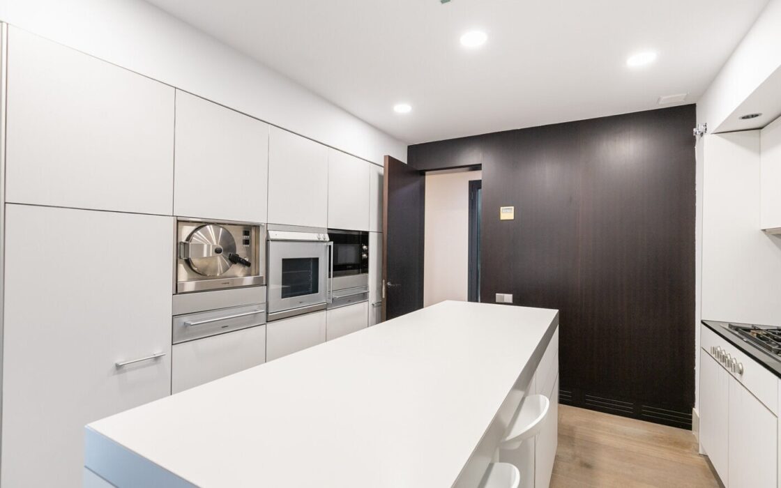 Квартира с видом на Ла Педреру в Барселоне 3 комнаты 140 кв.м