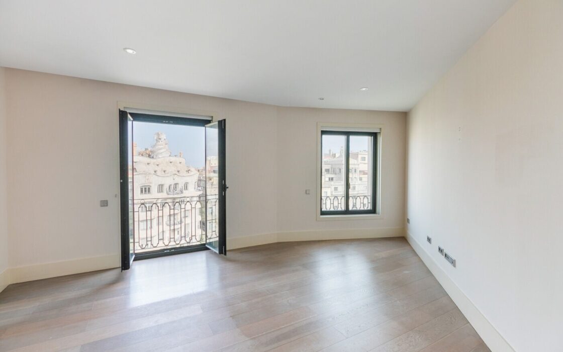 Квартира с видом на Ла Педреру в Барселоне 3 комнаты 140 кв.м