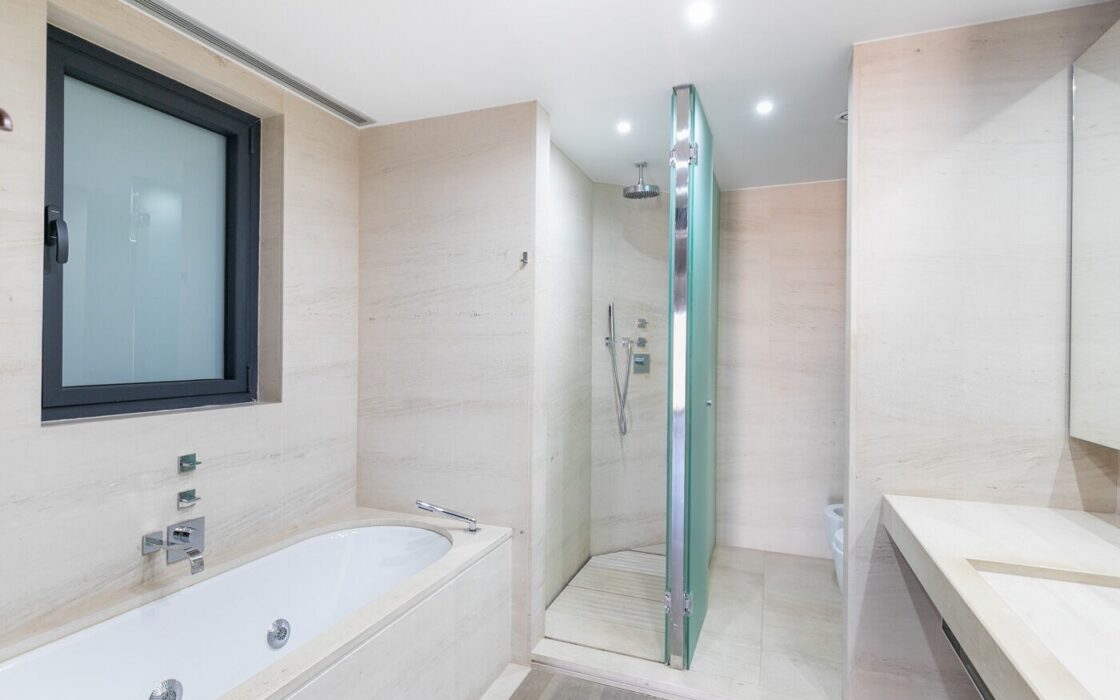 Квартира с видом на Ла Педреру в Барселоне 3 комнаты 140 кв.м