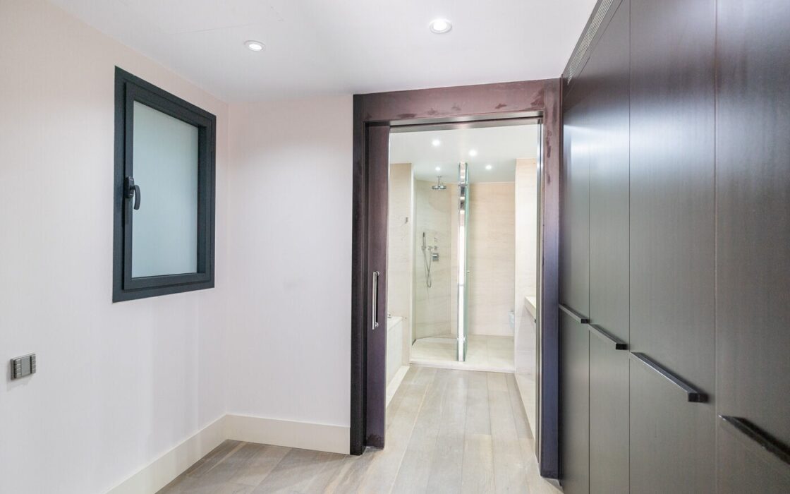 Квартира с видом на Ла Педреру в Барселоне 3 комнаты 140 кв.м