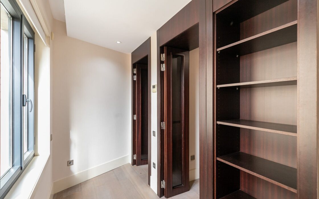 Квартира с видом на Ла Педреру в Барселоне 3 комнаты 140 кв.м