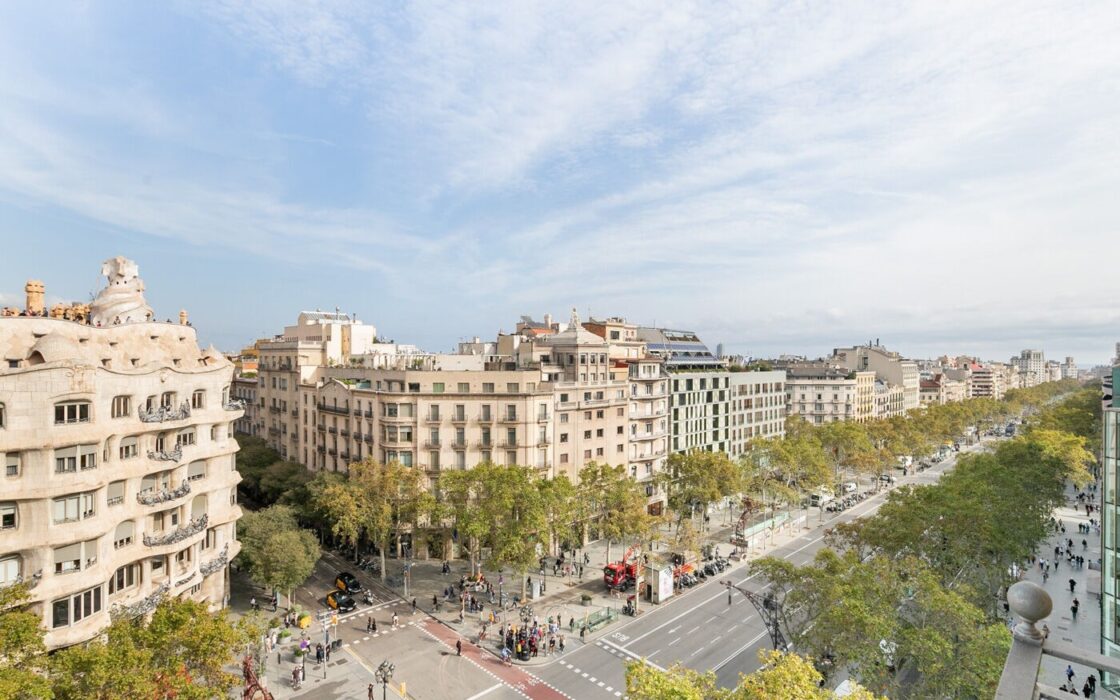 Квартира с видом на Ла Педреру в Барселоне 3 комнаты 140 кв.м