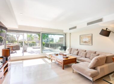 Будинок у Барселоні 437 кв.м з терасою та видом на Гауді