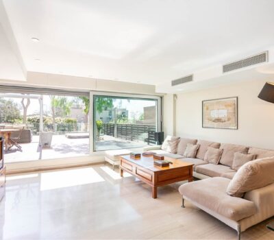 Будинок у Барселоні 437 кв.м з терасою та видом на Гауді