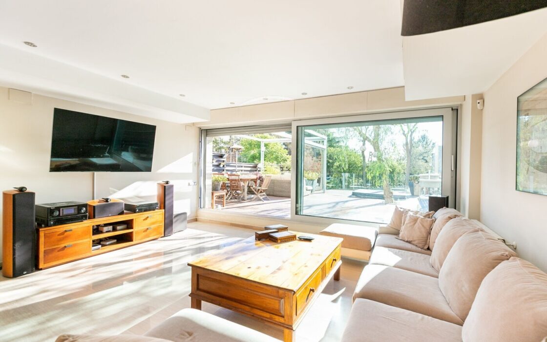 Будинок у Барселоні 437 кв.м з терасою та видом на Гауді