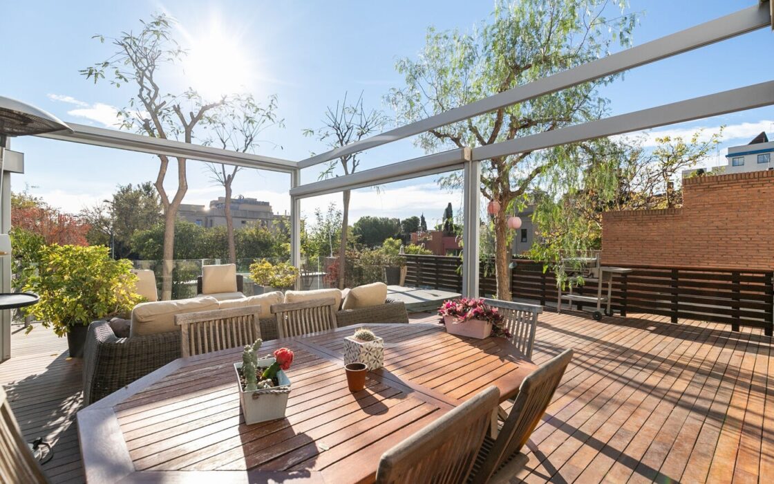 Будинок у Барселоні 437 кв.м з терасою та видом на Гауді