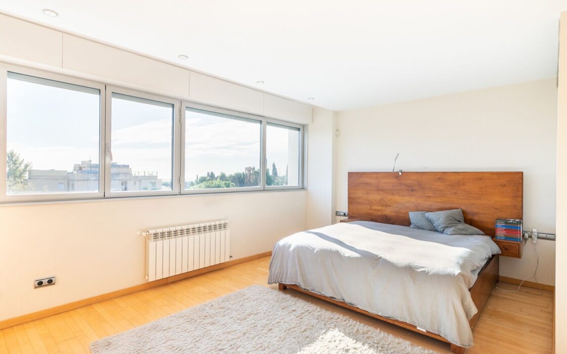 Будинок у Барселоні 437 кв.м з терасою та видом на Гауді