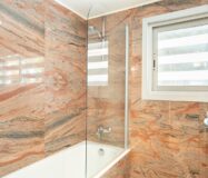 Будинок у Барселоні 437 кв.м з терасою та видом на Гауді