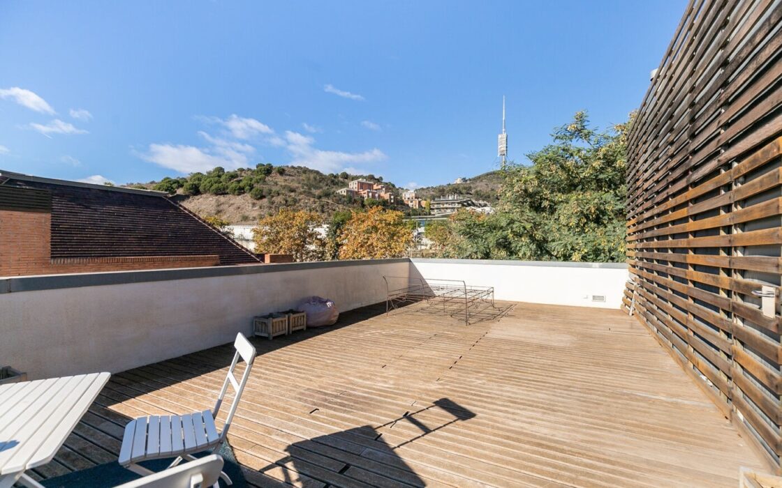 Будинок у Барселоні 437 кв.м з терасою та видом на Гауді