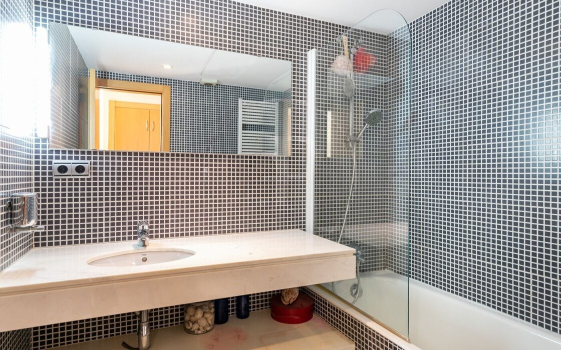 Будинок у Барселоні 437 кв.м з терасою та видом на Гауді