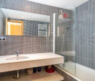 Будинок у Барселоні 437 кв.м з терасою та видом на Гауді