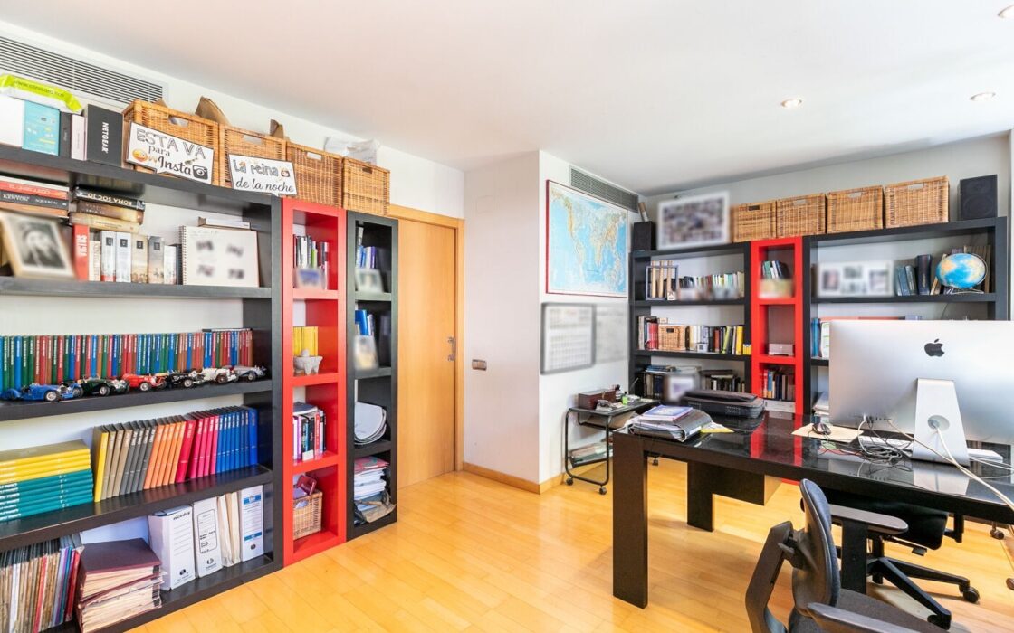 Будинок у Барселоні 437 кв.м з терасою та видом на Гауді