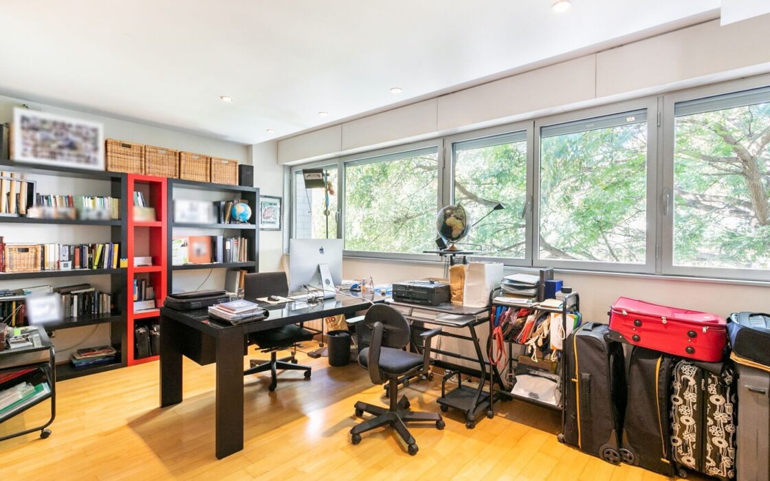 Будинок у Барселоні 437 кв.м з терасою та видом на Гауді