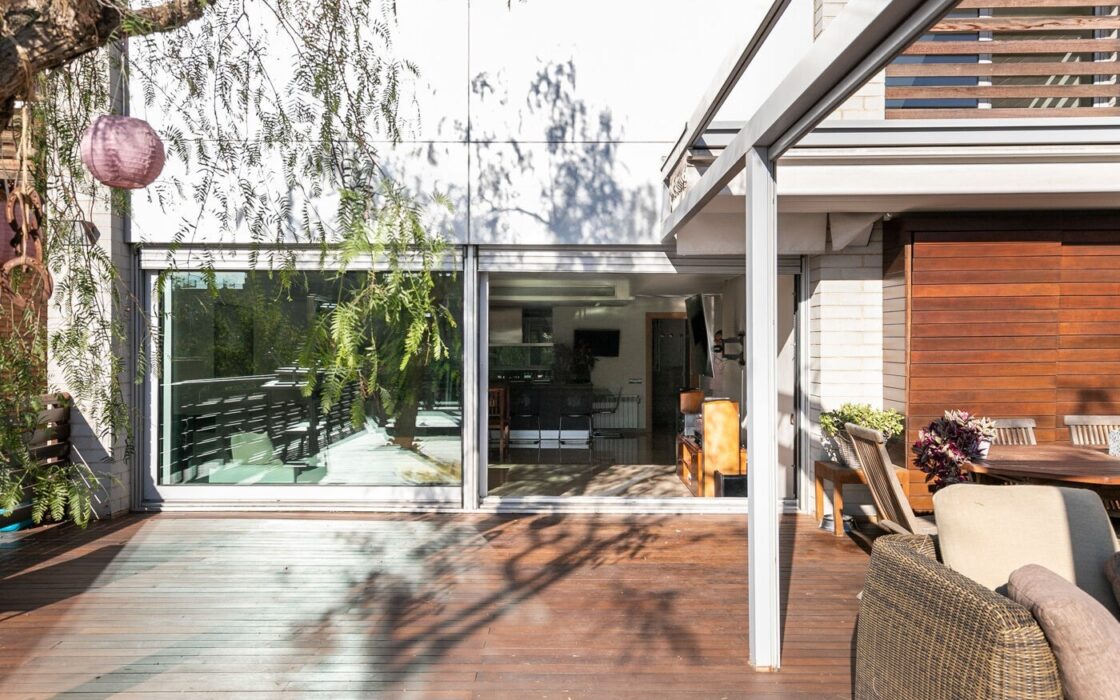 Будинок у Барселоні 437 кв.м з терасою та видом на Гауді