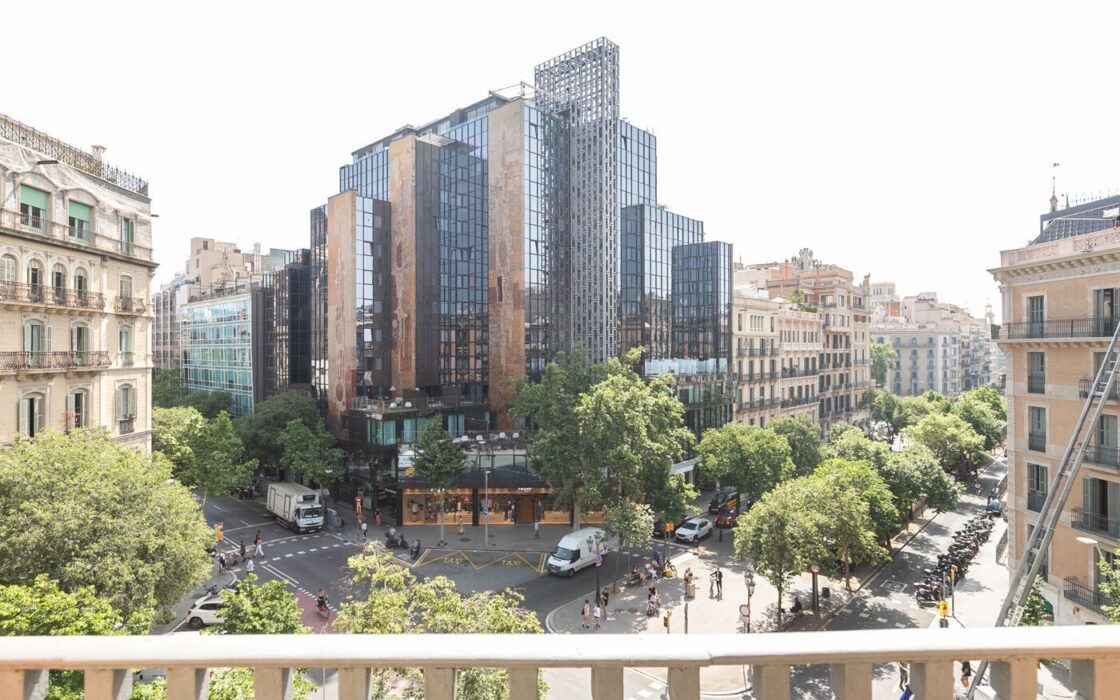 Просторная квартира с террасой в Эшампле, Барселона 3 комнаты