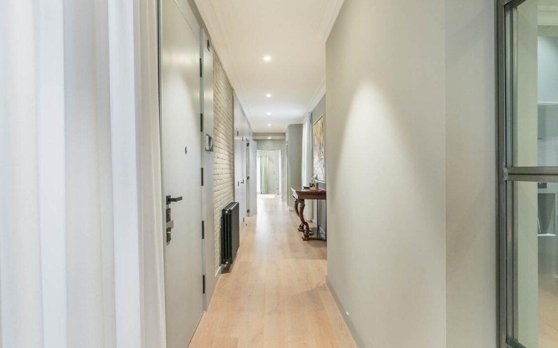 Просторная квартира с террасой в Эшампле, Барселона 3 комнаты