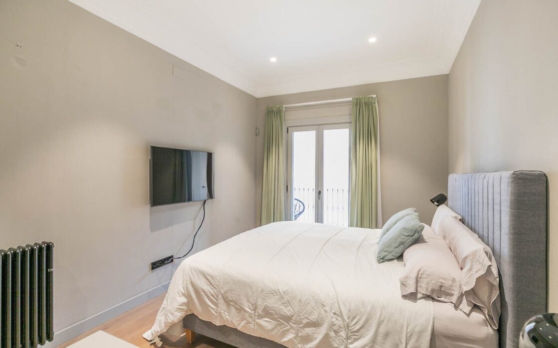 Просторная квартира с террасой в Эшампле, Барселона 3 комнаты