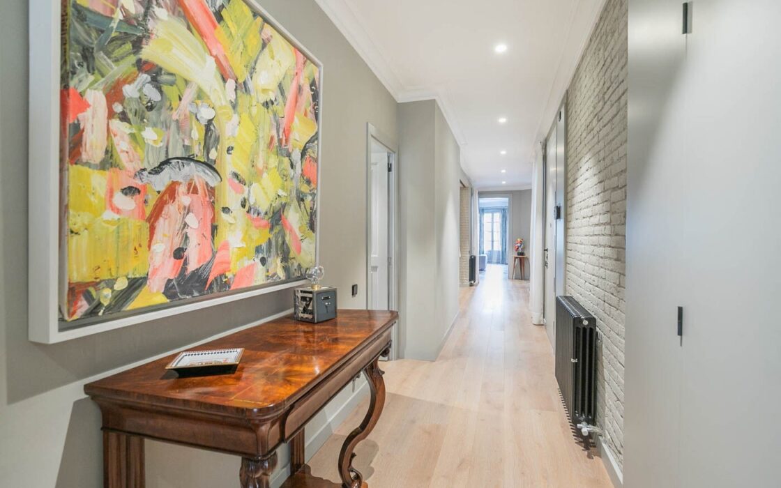 Просторная квартира с террасой в Эшампле, Барселона 3 комнаты