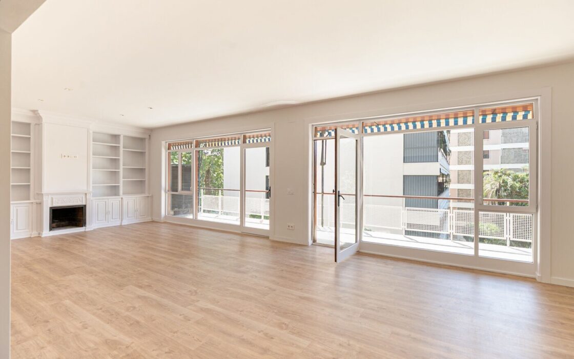 Простора квартира з терасою в Лес Трес Торрес, Барселона