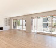 Простора квартира з терасою в Лес Трес Торрес, Барселона