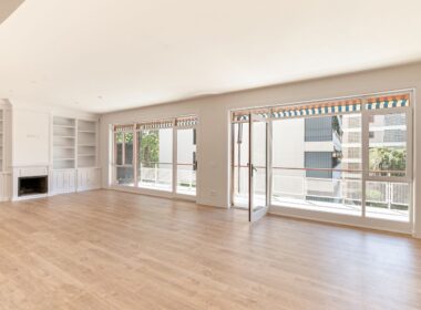 Простора квартира з терасою в Лес Трес Торрес, Барселона