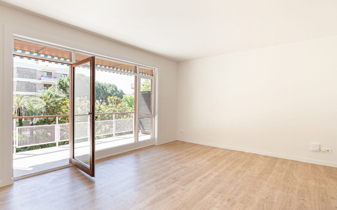 Простора квартира з терасою в Лес Трес Торрес, Барселона