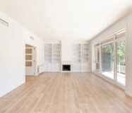 Простора квартира з терасою в Лес Трес Торрес, Барселона