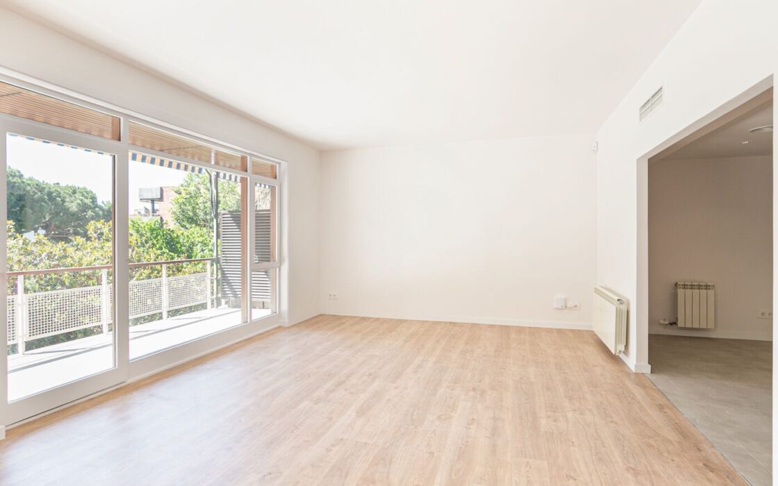 Простора квартира з терасою в Лес Трес Торрес, Барселона