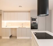 Простора квартира з терасою в Лес Трес Торрес, Барселона