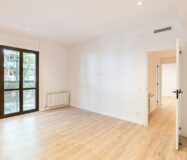 Простора квартира з терасою в Лес Трес Торрес, Барселона