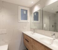 Простора квартира з терасою в Лес Трес Торрес, Барселона