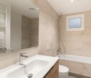 Простора квартира з терасою в Лес Трес Торрес, Барселона