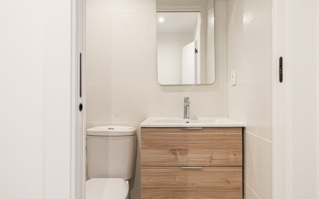 Простора квартира з терасою в Лес Трес Торрес, Барселона