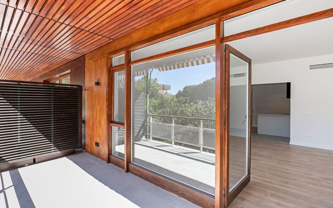 Простора квартира з терасою в Лес Трес Торрес, Барселона