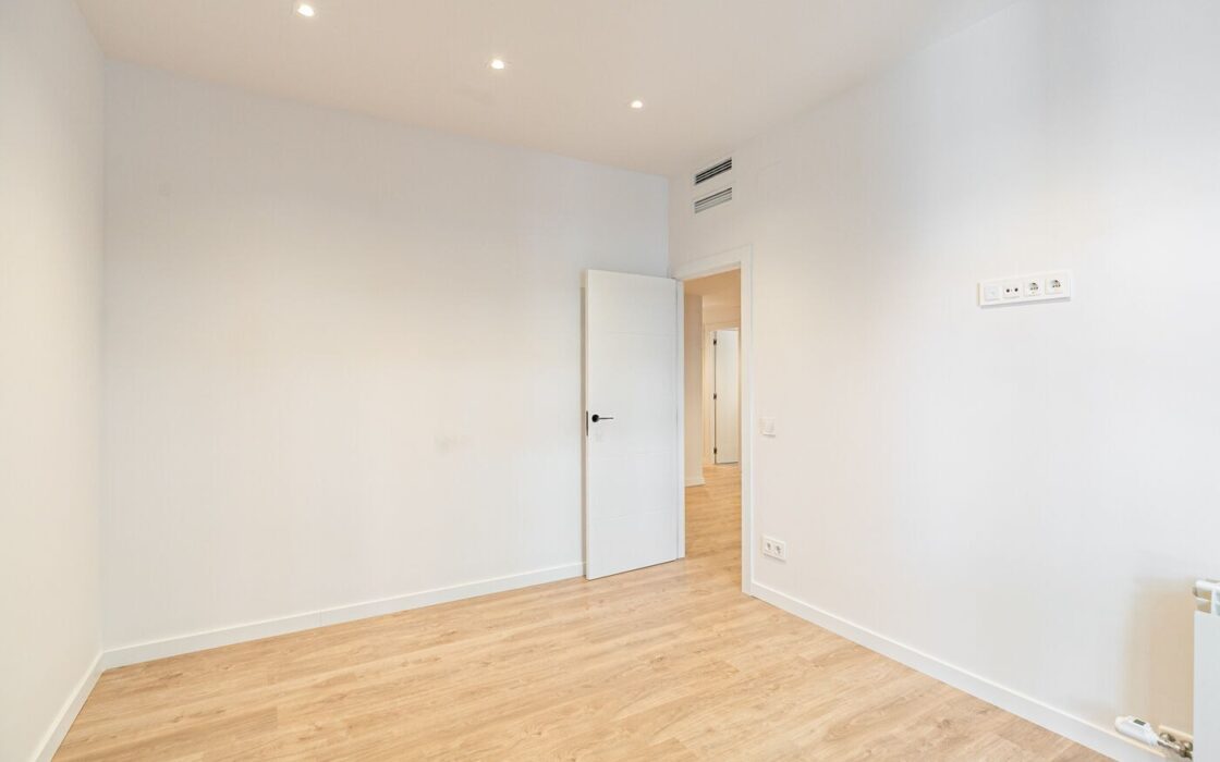 Простора квартира з терасою в Лес Трес Торрес, Барселона