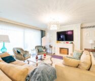 Отремонтированная квартира с террасой в Барселоне, 4 комнаты