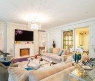 Отремонтированная квартира с террасой в Барселоне, 4 комнаты