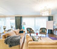 Отремонтированная квартира с террасой в Барселоне, 4 комнаты