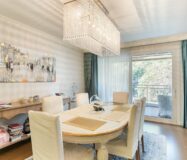 Отремонтированная квартира с террасой в Барселоне, 4 комнаты